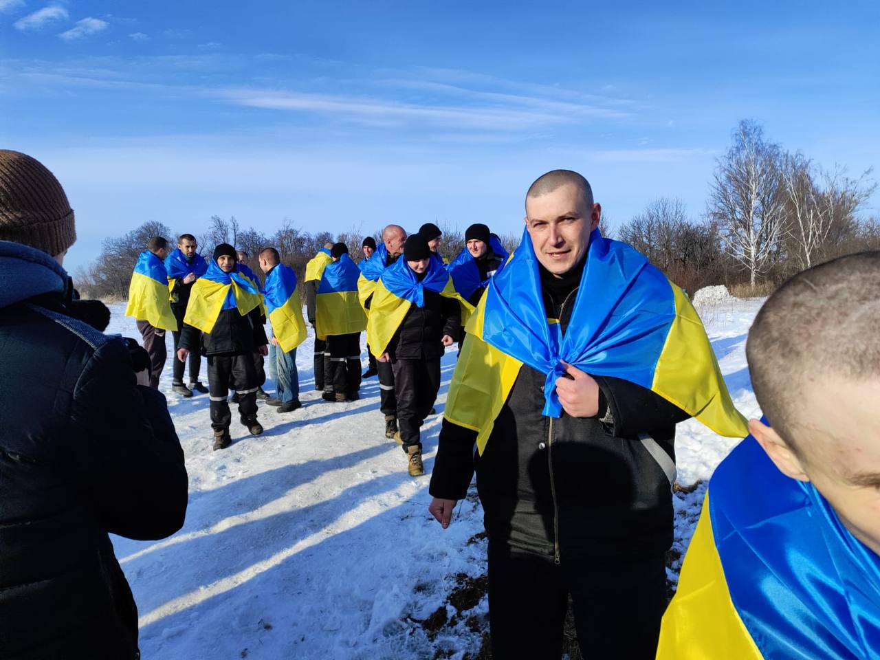 Из российского плена вернулись 207 защитников (фото). Читайте на UKR.NET