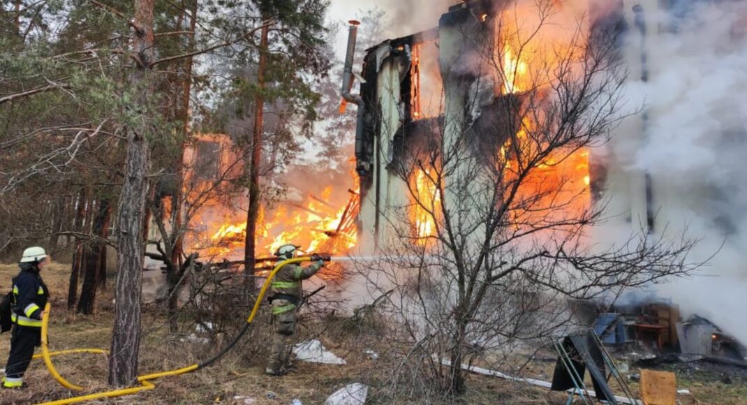 За прошедшие сутки в Донецкой области произошло четыре пожара, один из которых — в результате вражеских обстрелов (фото)