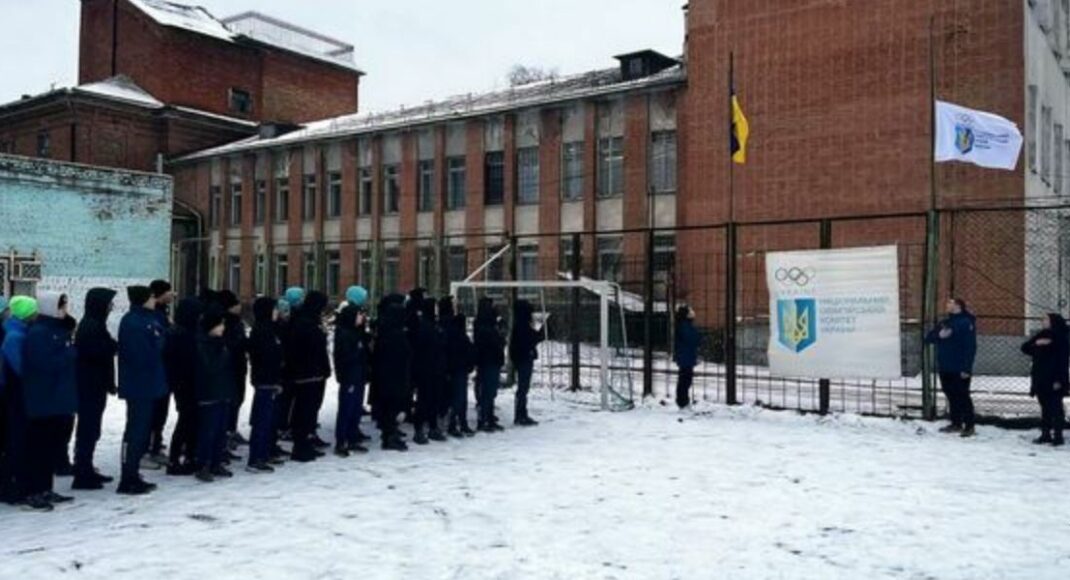 У Полтаві на піднятті Державного Прапора України та прапора НОК зібралися близько 100 спортсменів Донеччини