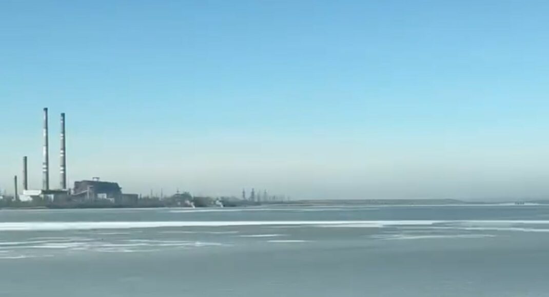 В сети показали замерзшее водохранилище Кураховской ТЭС: это произошло впервые