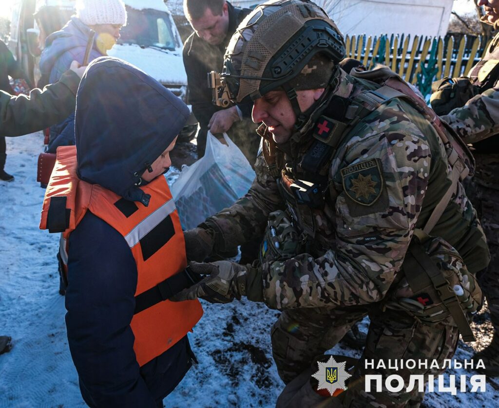 З Мар’їнської та Очеретинської громад на Донеччині евакуювали всіх дітей (відео)