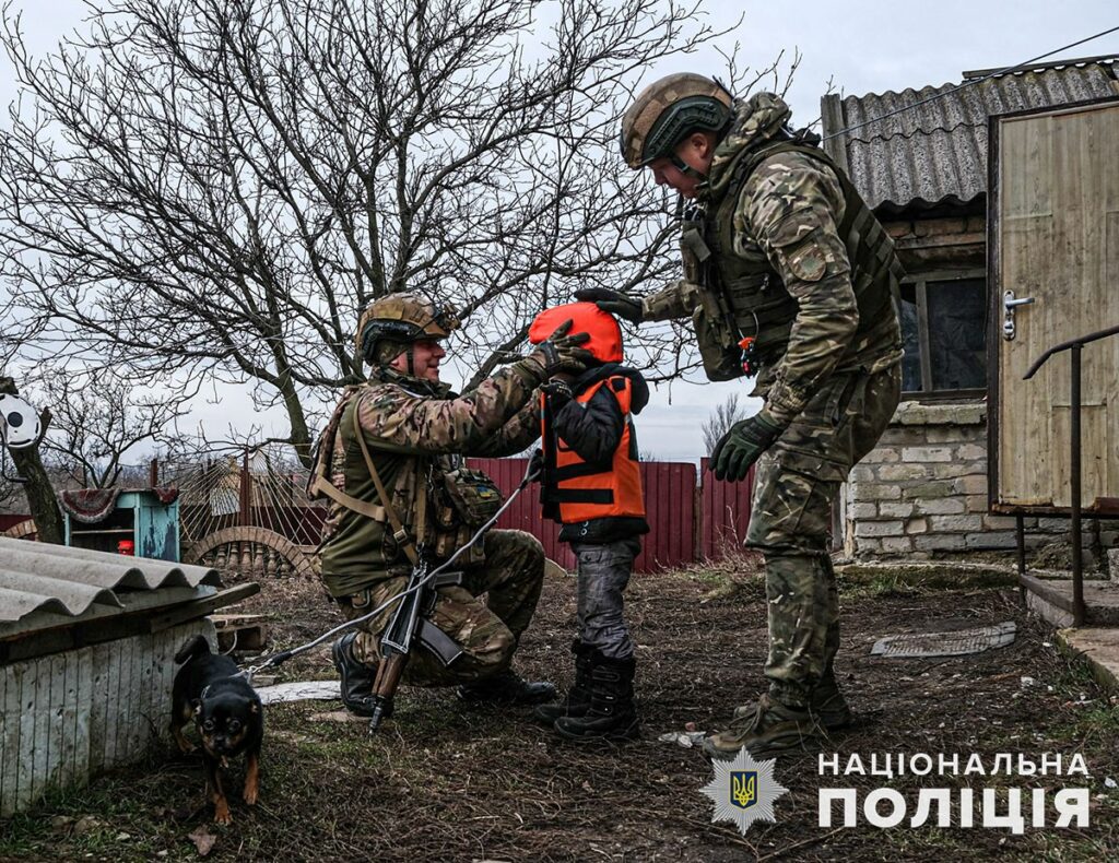 З Мар’їнської та Очеретинської громад на Донеччині евакуювали всіх дітей (відео)