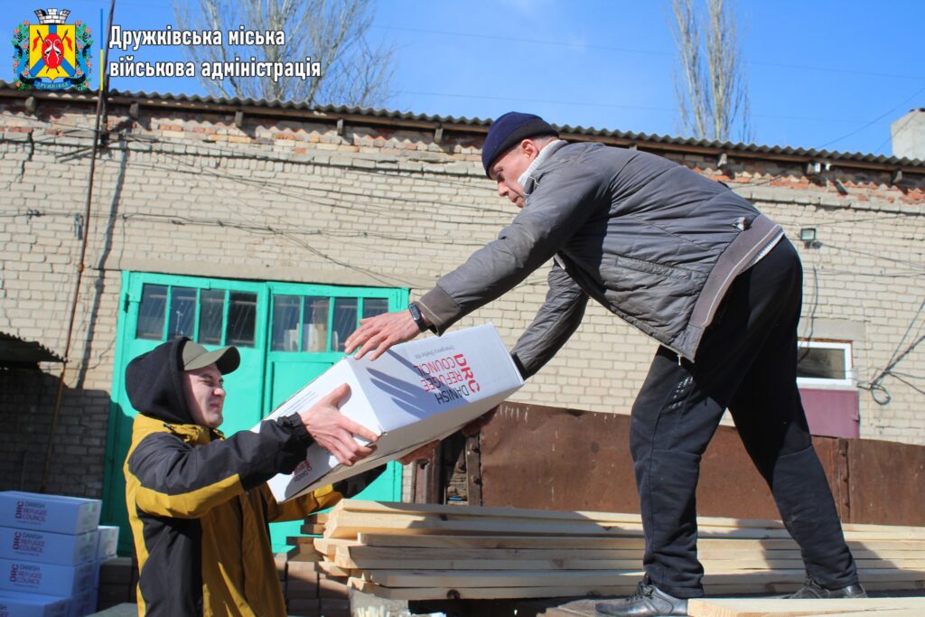 Данська Рада у справах біженців допомагає постраждалим від обстрілів мешканцям Дружківської громади (фото)