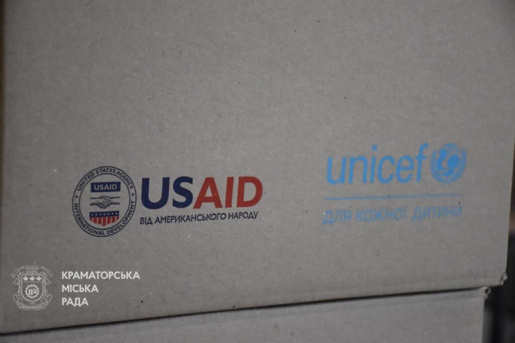 У Краматорську діти отримали комплекти теплого одягу від UNICEF та USAID (фото)
