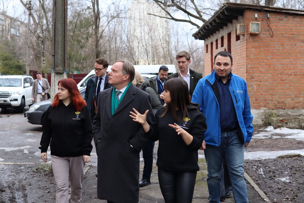 Шелтер переселенців Луганщини у Дніпрі відвідав Посол Великої Британії (відео)
