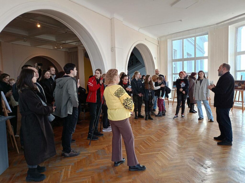 У Києві відкрилася виставка-спогад "Мій Маріуполь: щасливі миті крізь об’єктив"