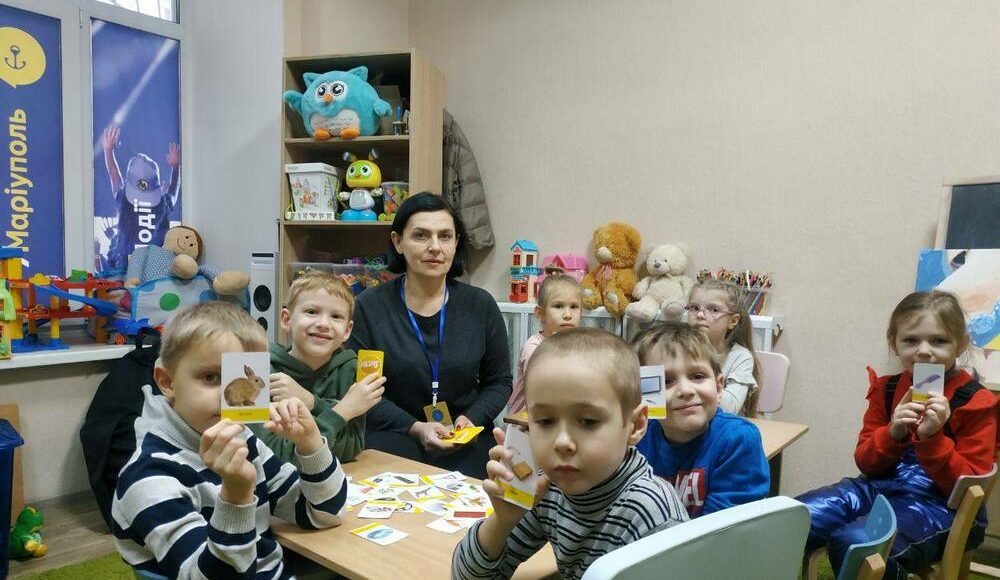 У Києві для дітей з Маріуполя проводять заняття з підготовки до школи