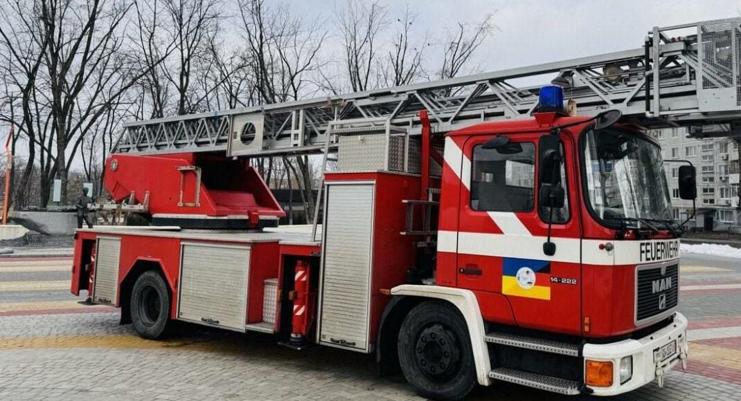 Покровськ отримав нову пожежну машину від благодійників (фото)