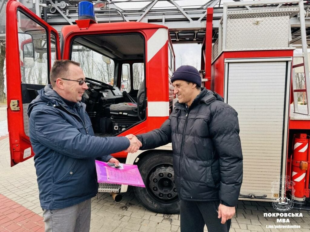 Покровськ отримав нову пожежну машину від благодійників (фото)