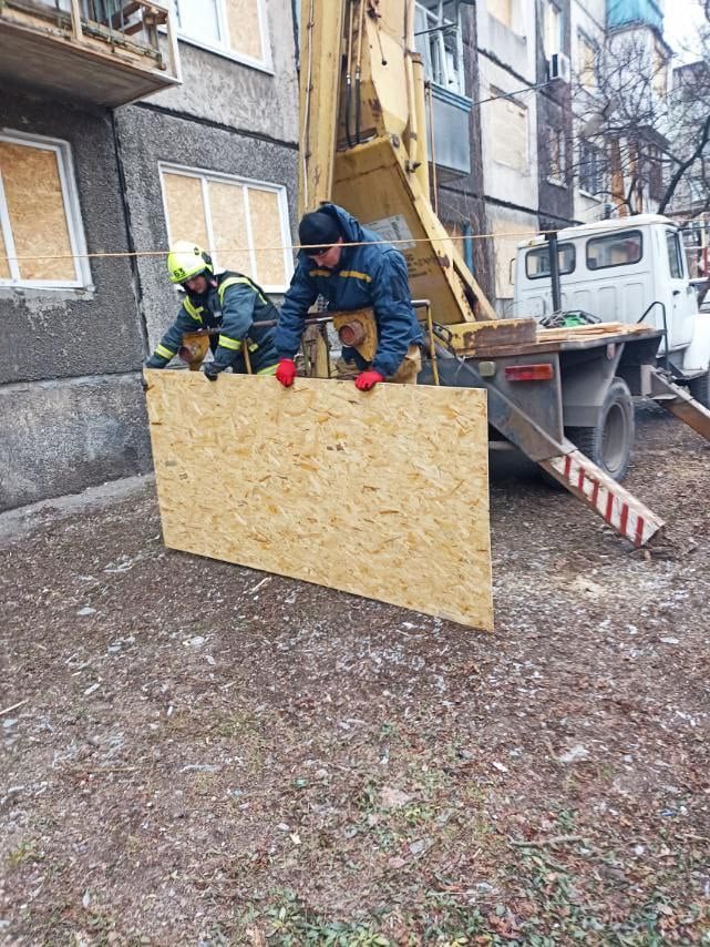 У Селидовому продовжують ліквідовувати наслідки нічних атак російських військ (фото)