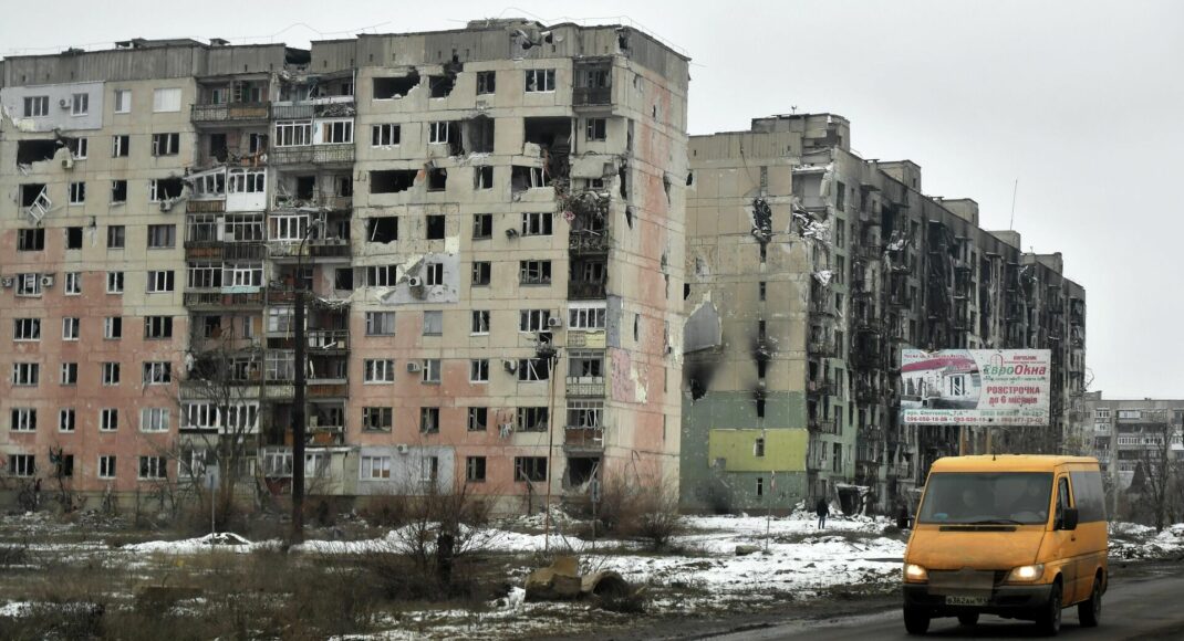 В окупованому Сєвєродонецьку практично немає вцілілих будинків, а ціни на харчі вище, ніж до війни