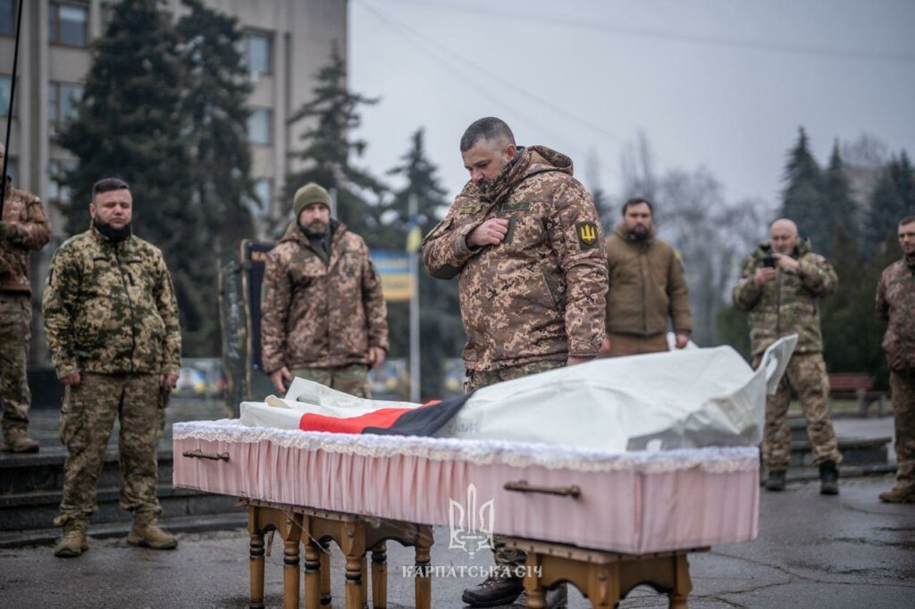 У Слов'янську провели в останню путь медика третьої штурмової сотні Діану Вагнер (фото)