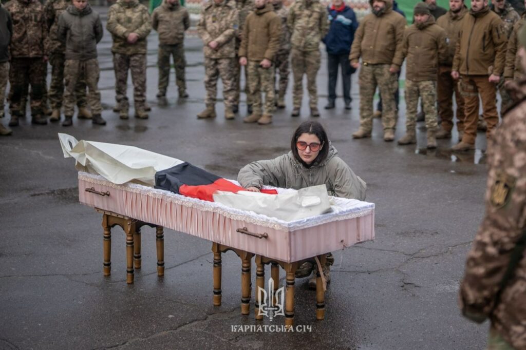 У Слов'янську провели в останню путь медика третьої штурмової сотні Діану Вагнер (фото)