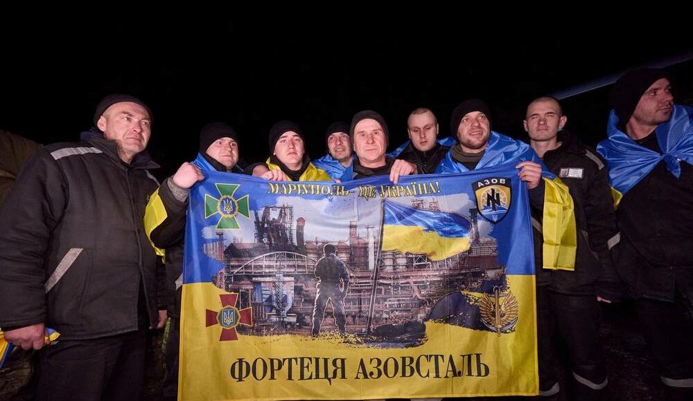 Проведен обмен пленными: домой вернулось 100 украинцев, большинство — защитники Мариуполя