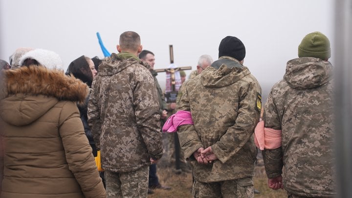 Вижив у полоні та загинув у ДТП: військового з Покровська поховали у Городищі