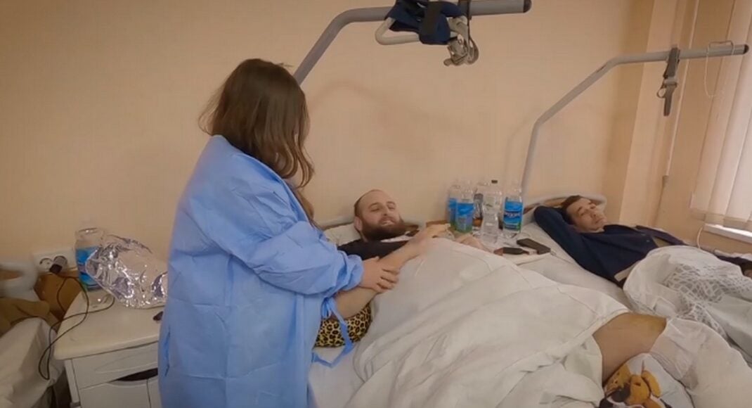 Зеленский в больнице Харькова посетил воинов из Донецкой области и других направлений (видео)