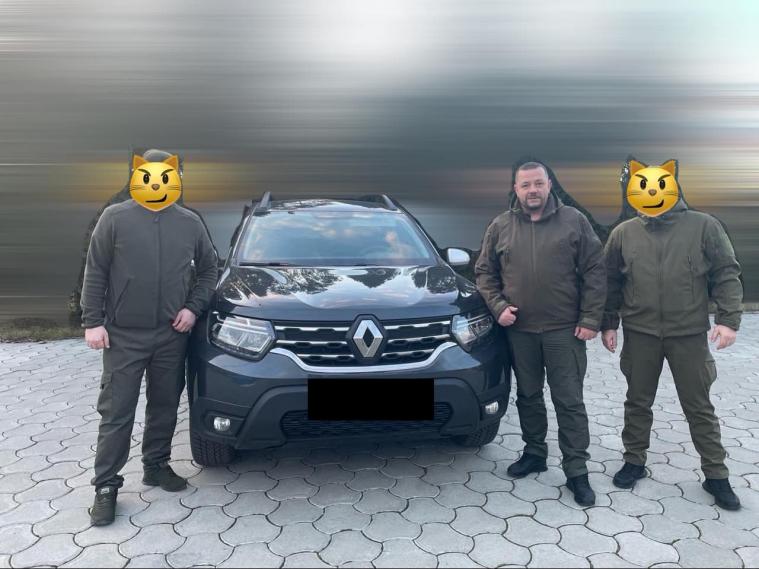 Жители Луганщины передали военным автомобиль