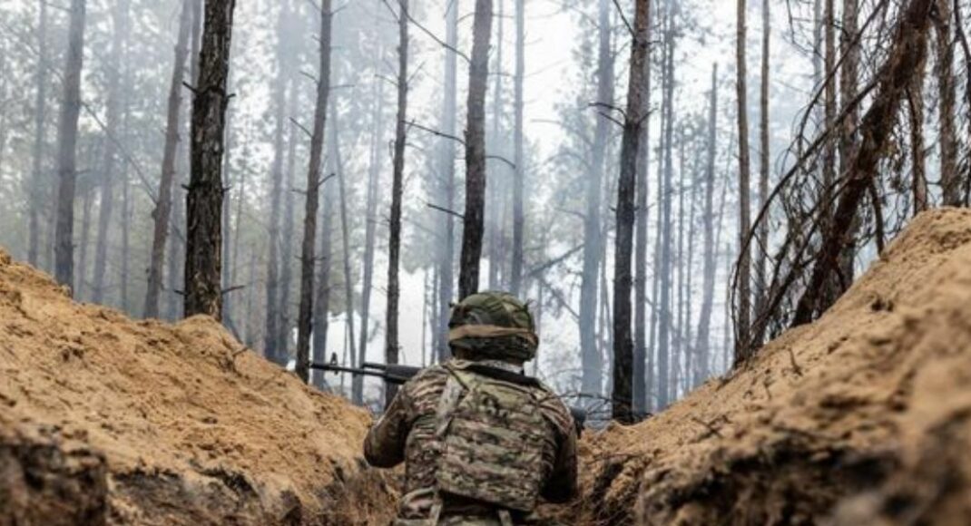У Серебрянському лісі росіяни атакують піхотою та дронами (відео)
