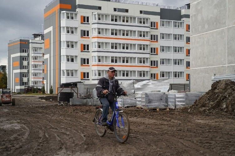 В Мариуполе оккупанты создают имитацию строительства новых домов: что известно