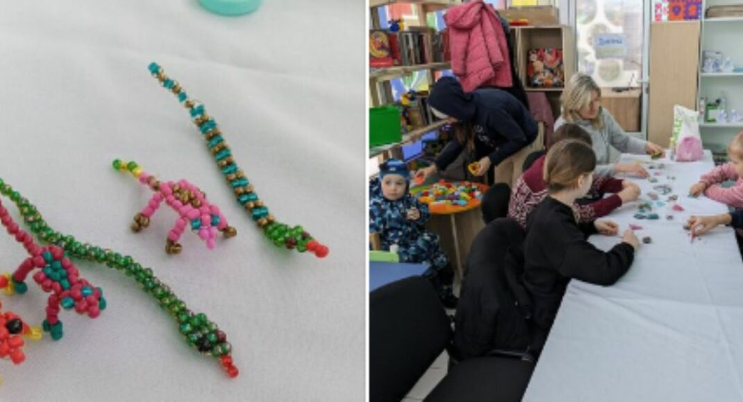 Діти-переселенці з Луганщини у Броварах займаються бісероплетінням та дивляться мультики
