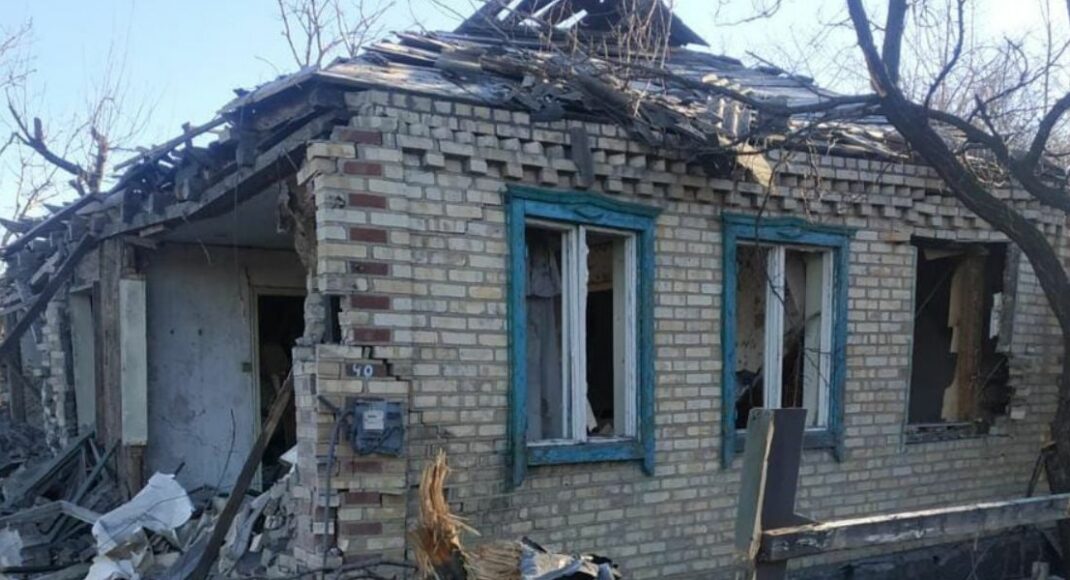 Минулої доби від 10 російських обстрілів постраждали три райони Донеччини (фото)