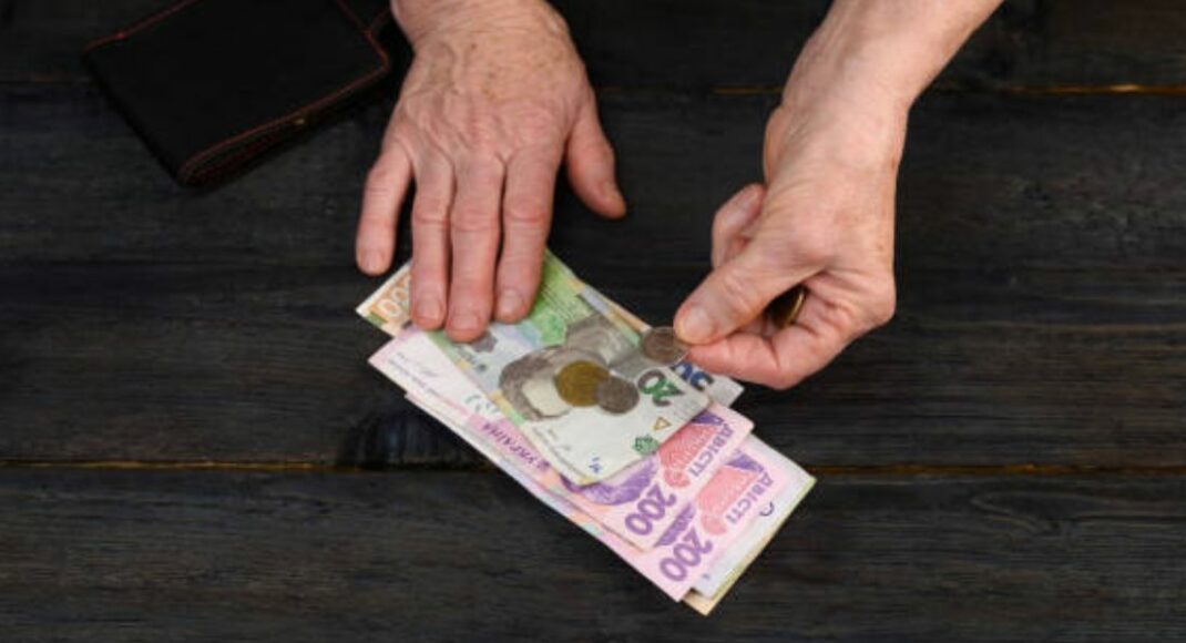 В феврале уже почти 620 миллионов гривен перечислили пенсионерам Луганщины.