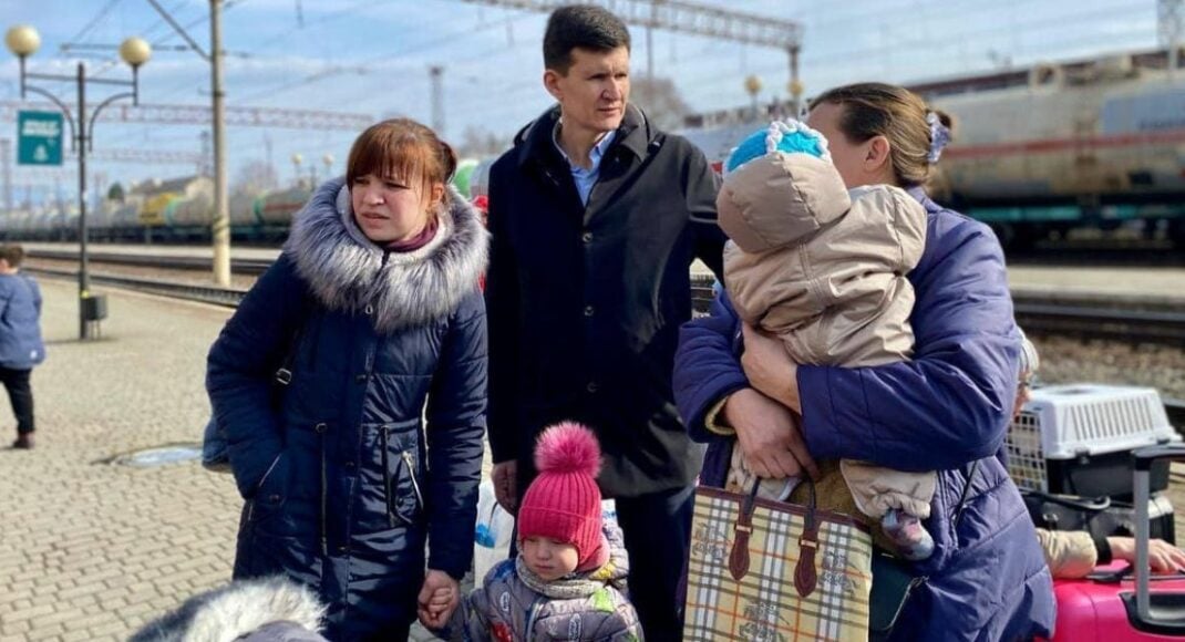 З Донеччини на Закарпаття евакуювали десять багатодітних родин (доповнено)