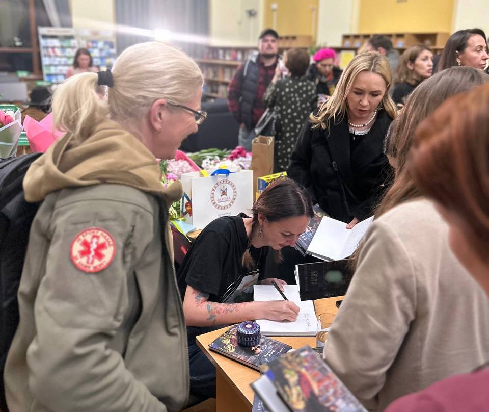 У Києві презентували книгу захисниці Маріуполя Валерії "Нави" "Полон" (фото)