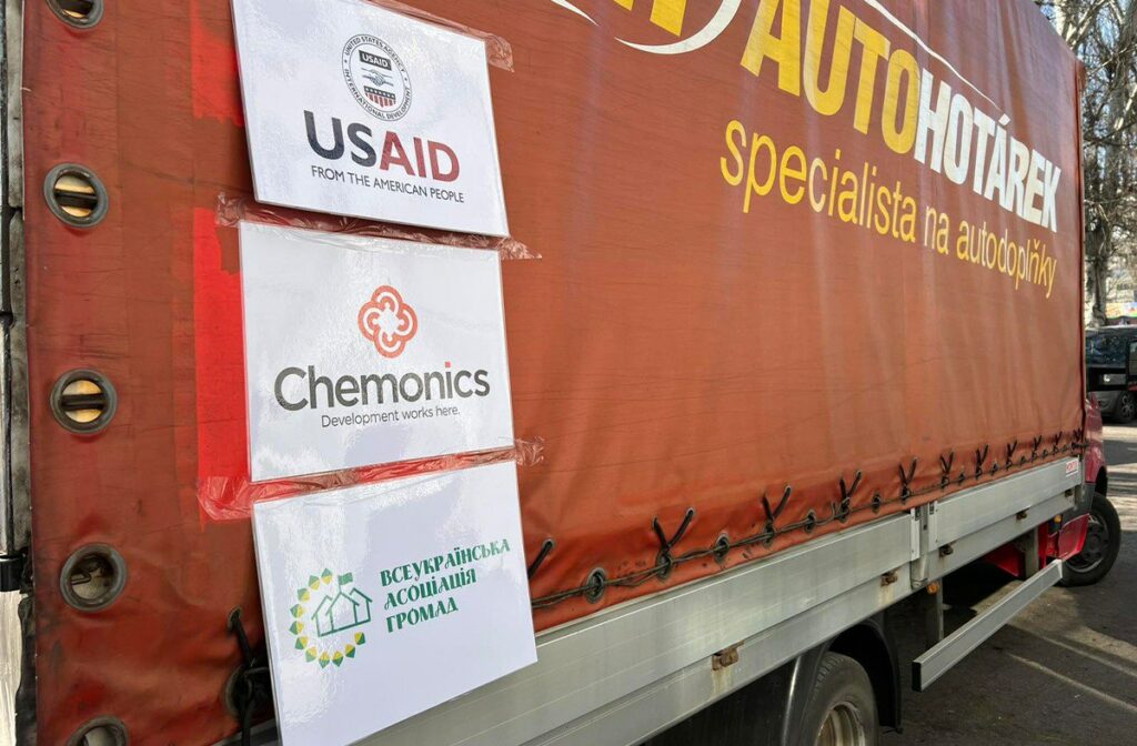 Мешканці Донеччини отримали гуманітарну допомогу за підтримки USAID у вигляді насіння овочевих культур (фото)