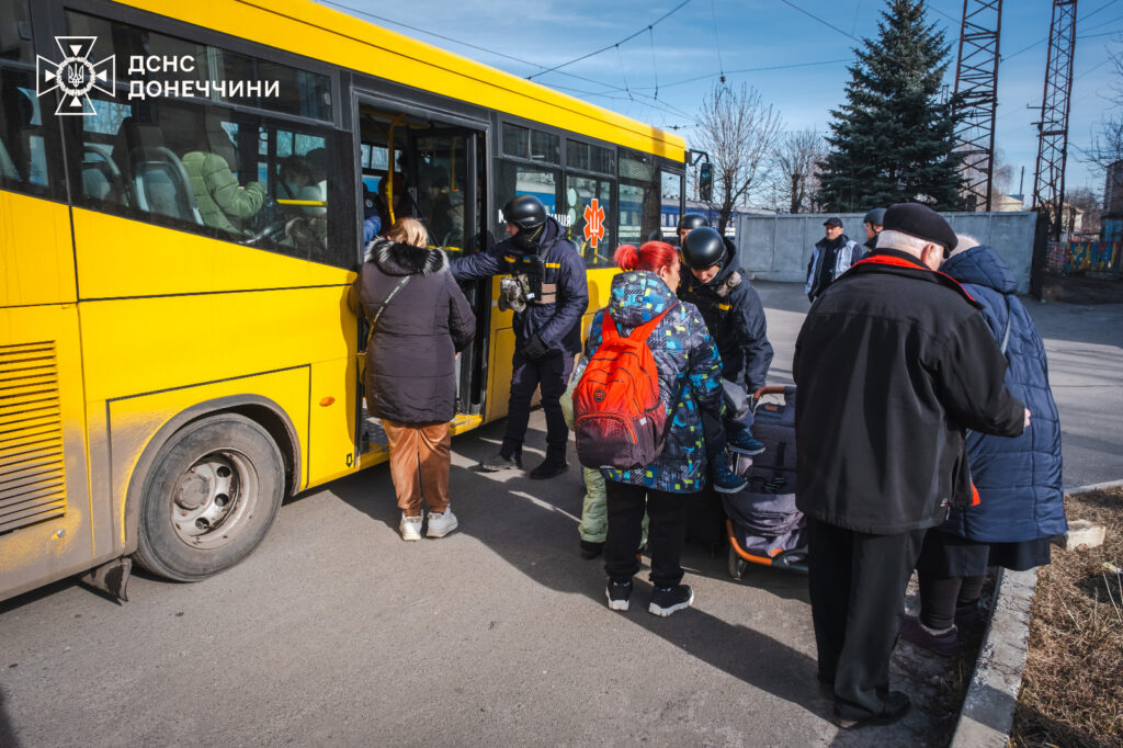 За вихідні з Донеччини евакуювали 14 дітей