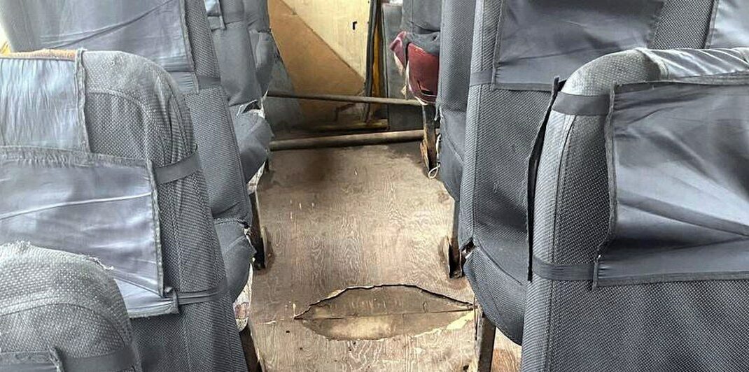В окупованому Донецьку влаштували "перевірку" по залатаних з усіх боків автобусах (фото)