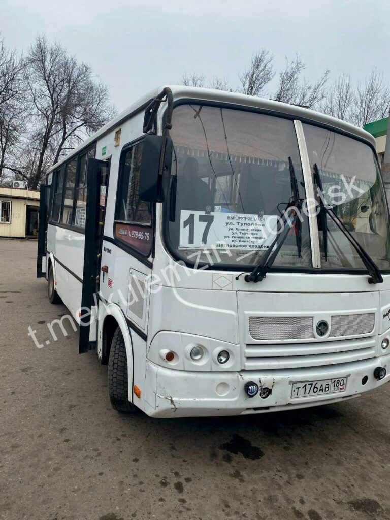 В окупованому Донецьку влаштували перевірку по залатаних з усіх боків автобусах (фото)