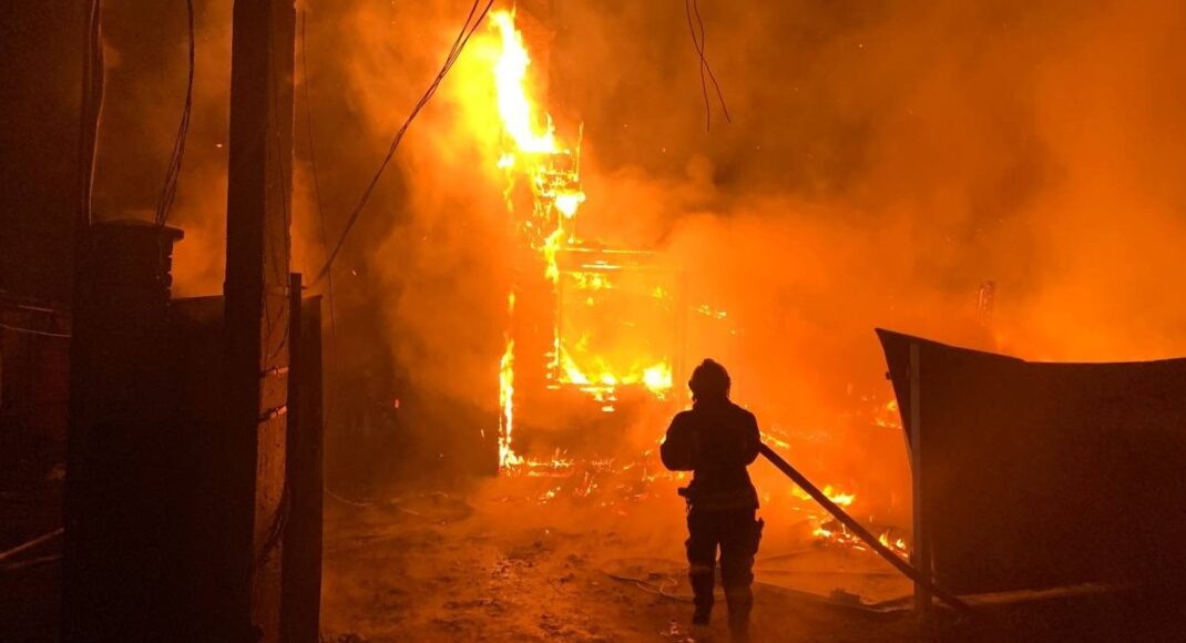 У Краматорському районі ліквідували пожежу 2 житлових будинків та автомобіля