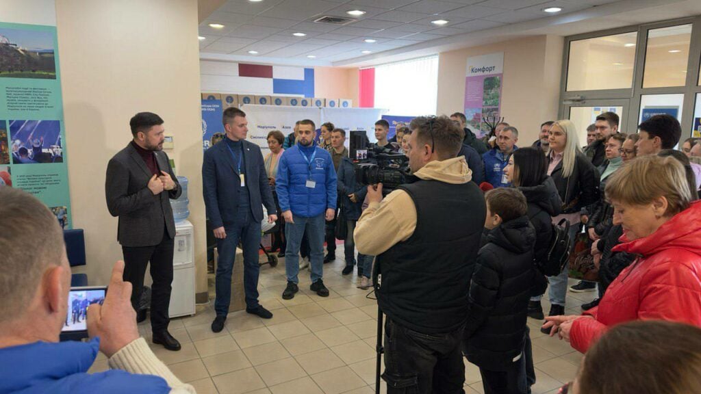 У Кам'янському відкрився 26 центр допомоги ВПО "Я — Маріуполь" (фото)