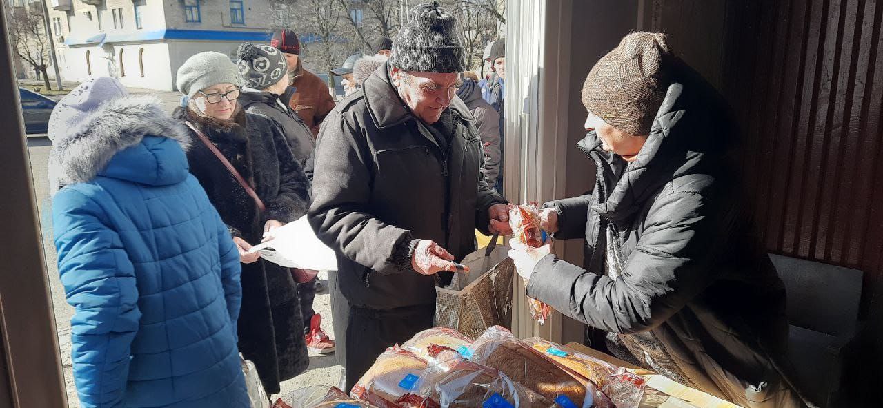 ООН привезла у Селидове 4000 свіжих буханців хліба 