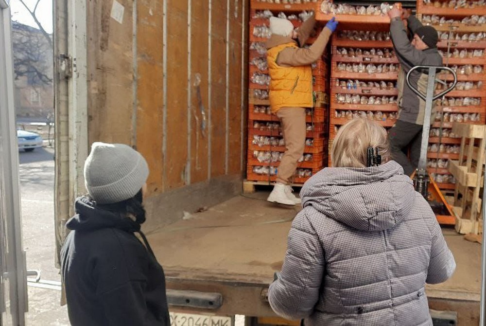 ООН привезла у Селидове 4000 свіжих буханців хліба (фото)