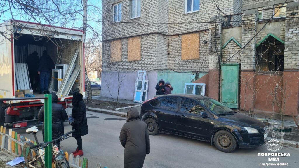 Від GEM у Покровськ надійшла нова партія вікон для постраждалих домогосподарств (фото)