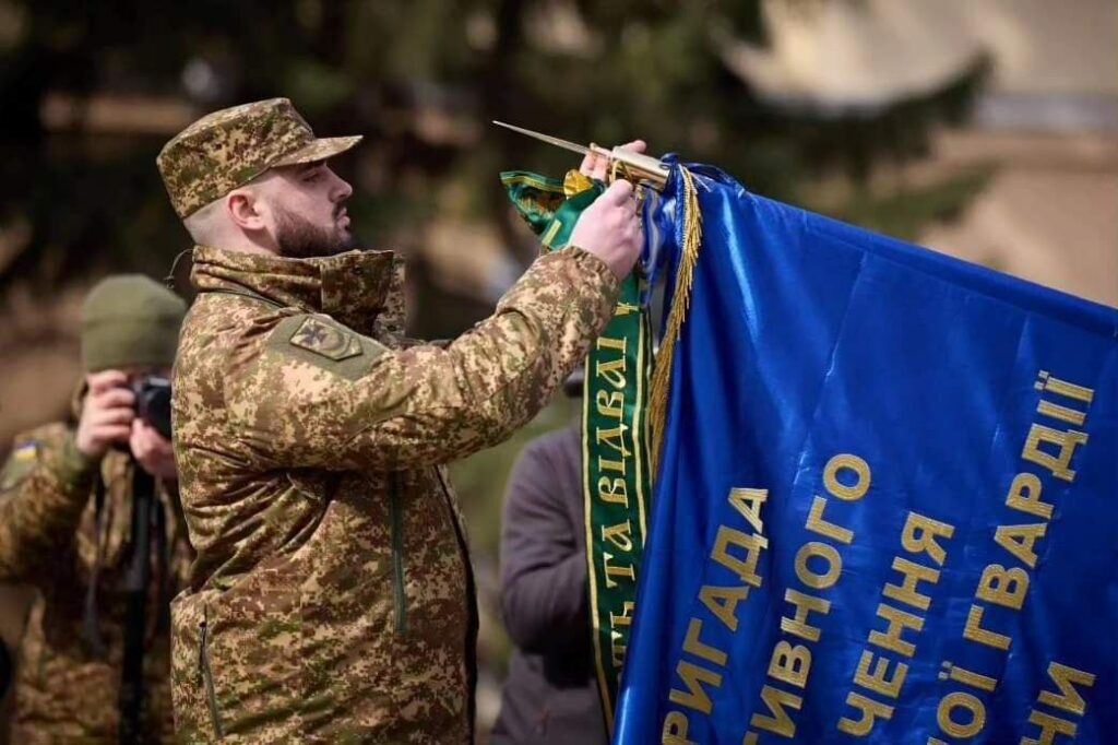 Зеленський нагородив почесною відзнакою "За мужність та відвагу" бригаду НГУ "Буревій", що боронить Луганщину (фото)
