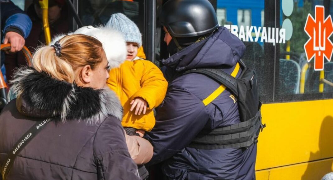 Из Торецка эвакуировали 11 человек: среди них ребенок и человек с инвалидностью (фото)