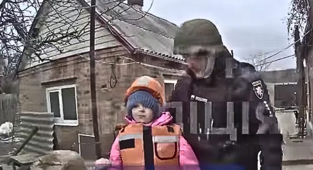 Из прифронтового Нью-Йорка эвакуировали девочку и ее родителей (видео)