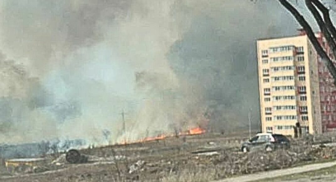 В окупованому Маріуполі потужна пожежа, яка стрімко розповсюджується, — Андрющенко (фото)