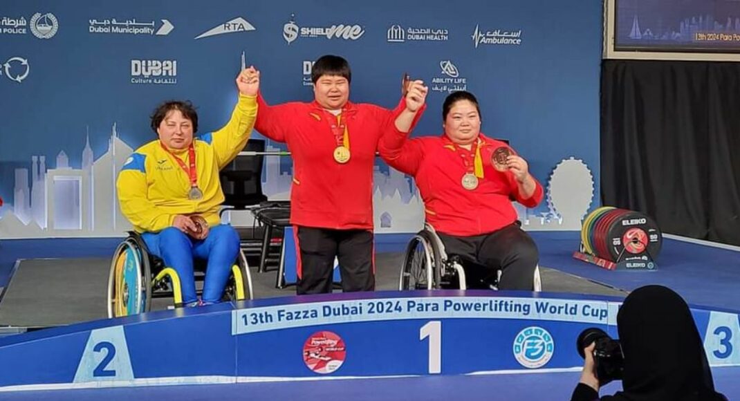Пауэрлифтерка с инвалидностью с Луганщины установила три рекорда Европы в ОАЭ и заняла второе место