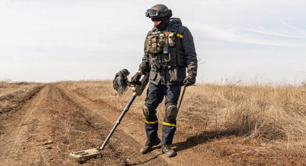 На Донеччині піротехніки знищили ще 304 вибухонебезпечних предмети