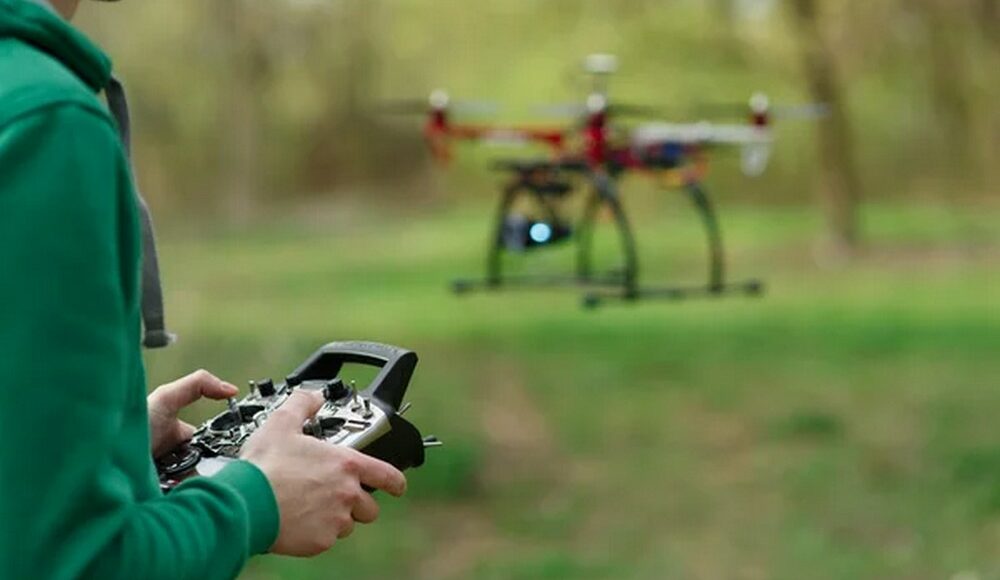 Загарбники примусово заганяють дітей у військові "табори" з керування дронами