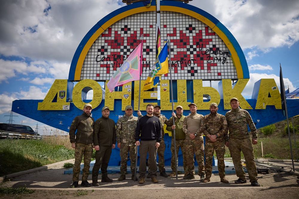 Зеленський залишив свій пам'ятний підпис на стелі Донеччини (фото)