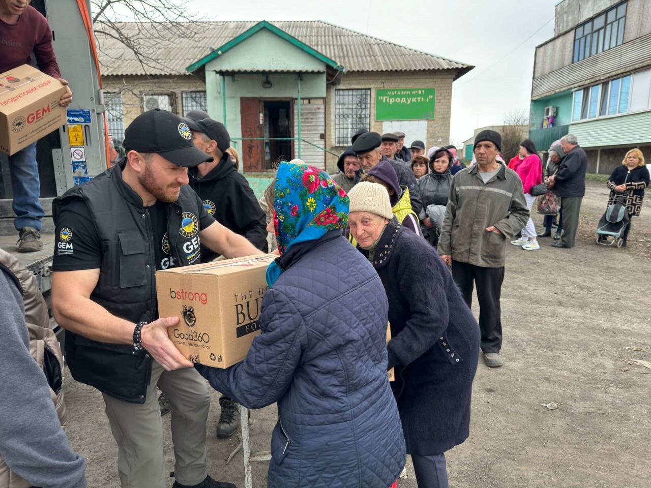 На Донеччині мешканцям громад продовжують надавати гуманітарну допомогу