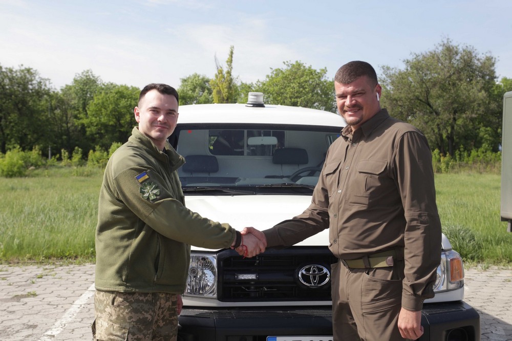 Луганщина передала військовим надсучасний автомобіль медичної допомоги