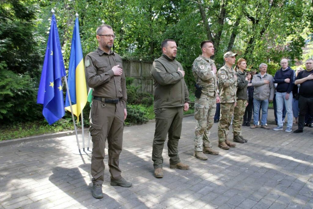 Знаком Пошани "Захиснику Луганщини" відзначили вісьмох військових (фото)