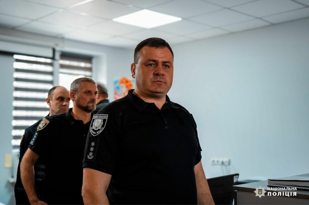 Лави луганських поліцейських поповнили випускники вишів МВС