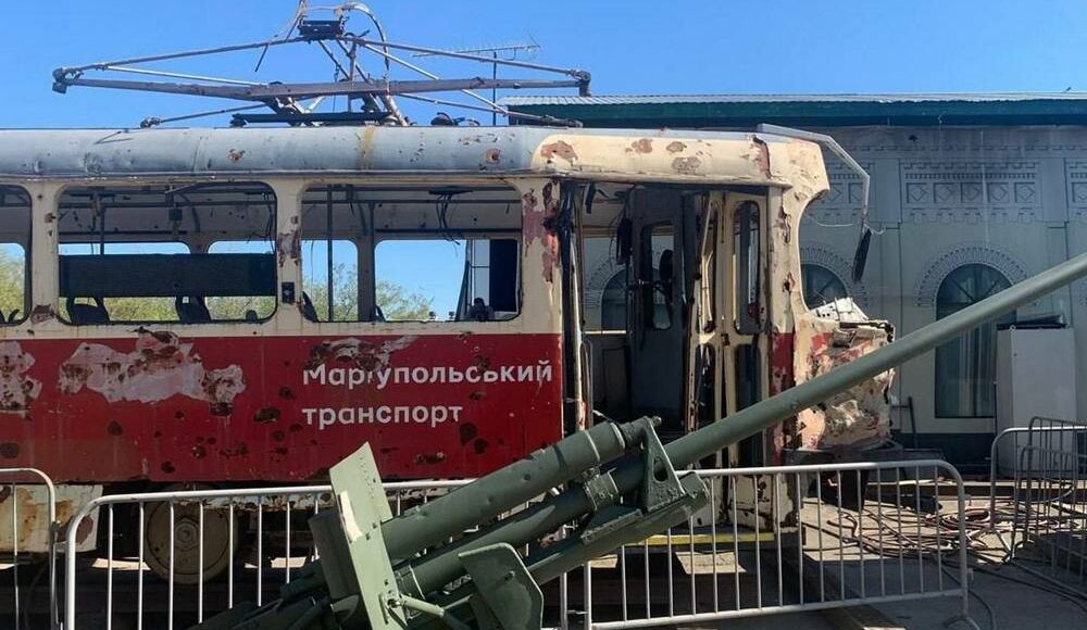 Расстрелянные мариупольские трамваи выставляют в качестве "трофеев" на российских мероприятиях, — горсовет
